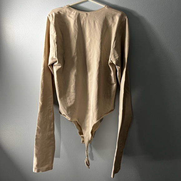 Babaton contour medium bodysuit - only worn a handful of times doesn’t fit - Picture 2 of 2